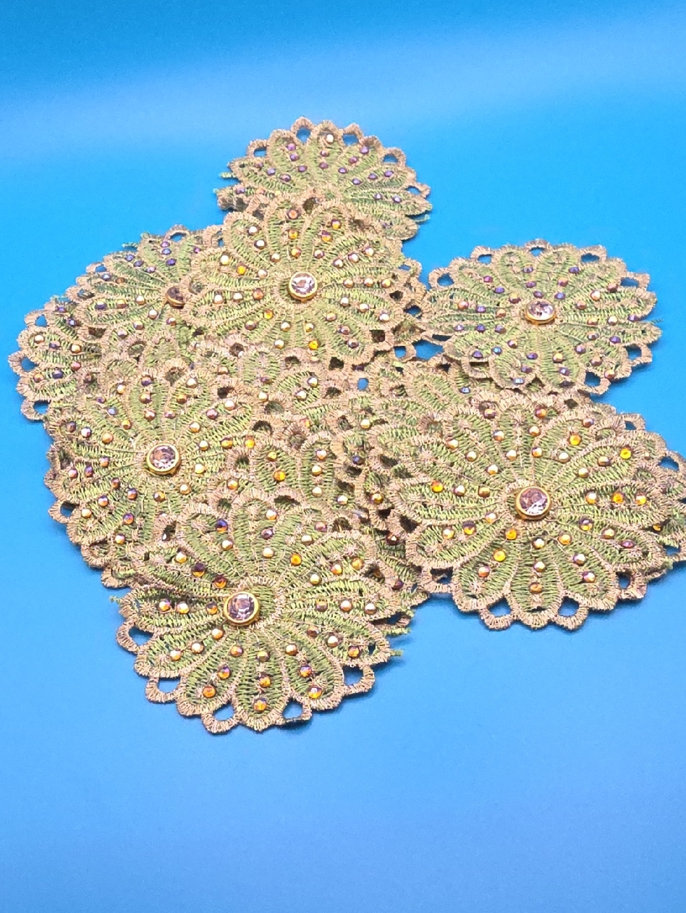 16 Vintage Floral Sew-on Appliques
